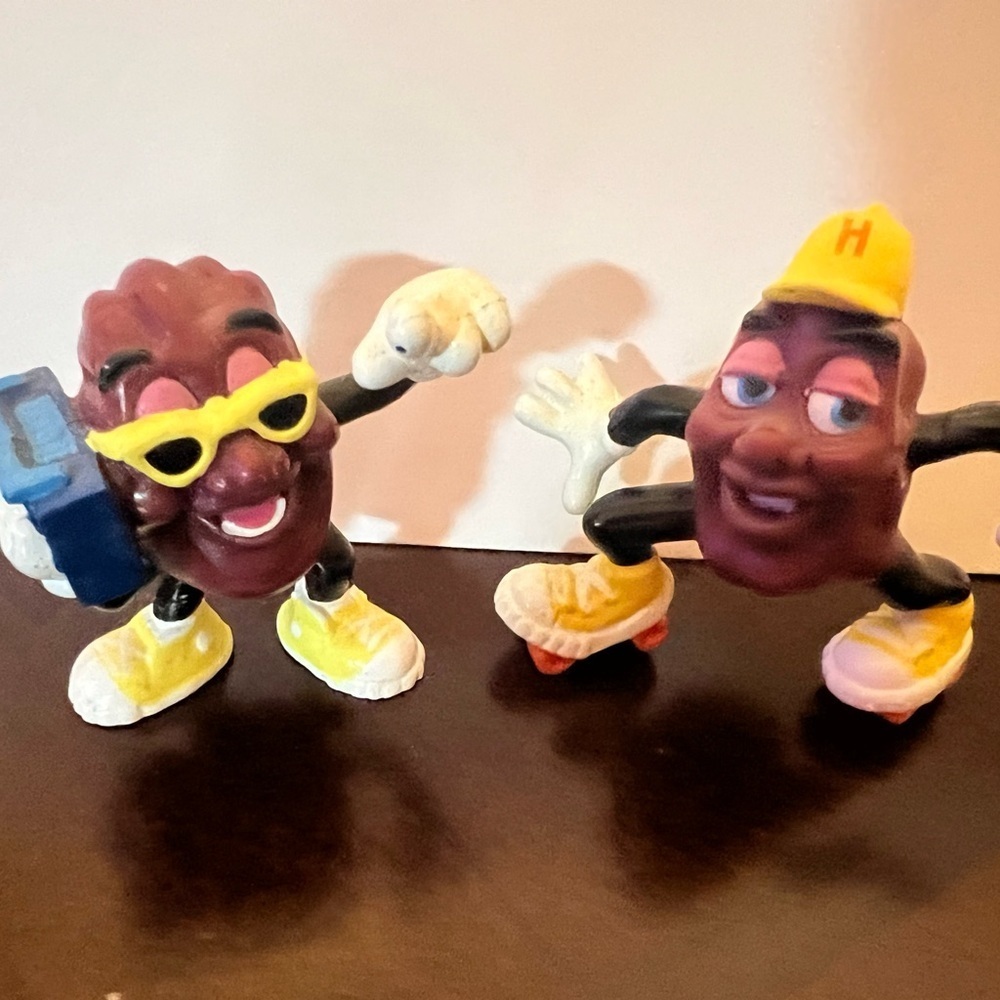 California Raisins Figurine Set of 2.   Vintage 
1987-1988.